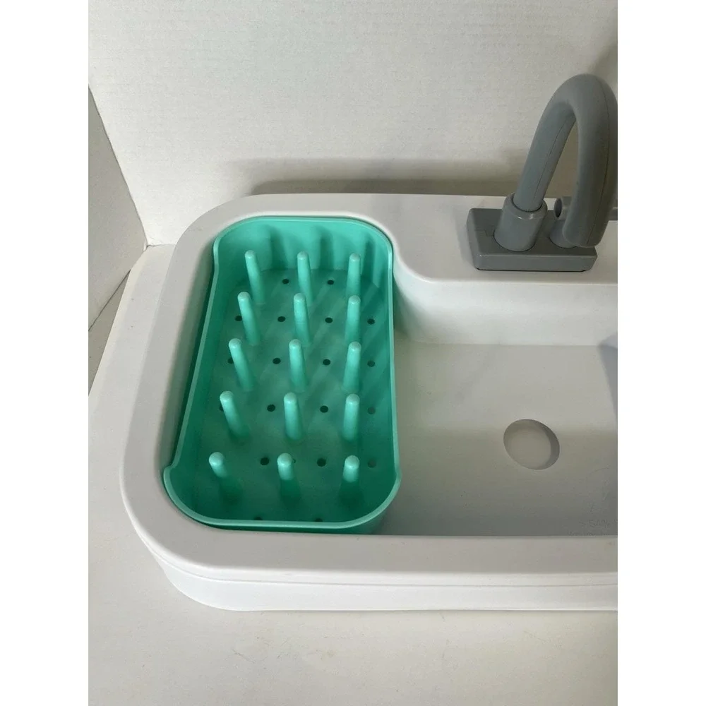 Lovevery Super Sustainable Play Sink Helper Working Faucet And Dish Rack